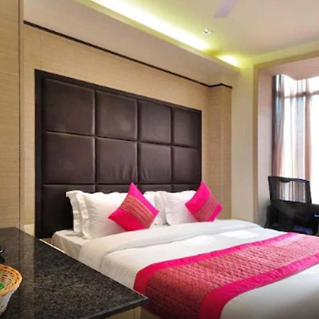 Hotel Royal Grand - Opposite Axis Bank East Patel Nagar Nueva Delhi Exterior foto
